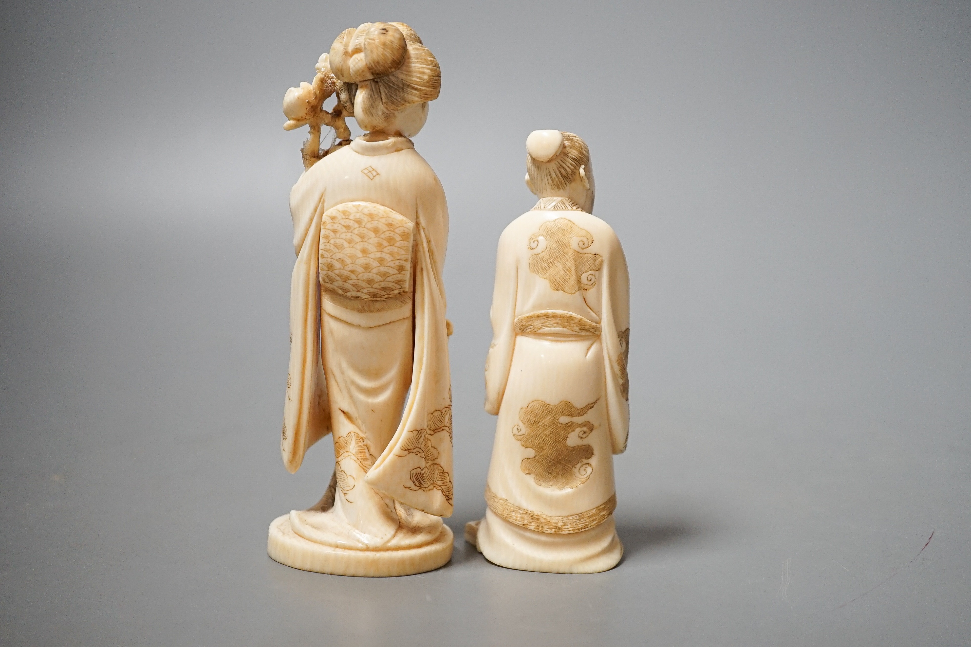 Two Japanese ivory figures of a bijin and a sage, early 20th century 12cm